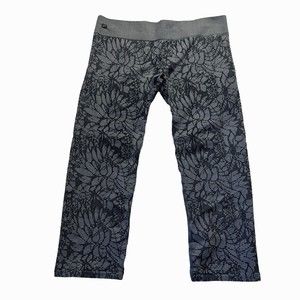 Fabletics Capri Cropped Leggings Gray Floral Lace Athletic Workout Yoga Size XS